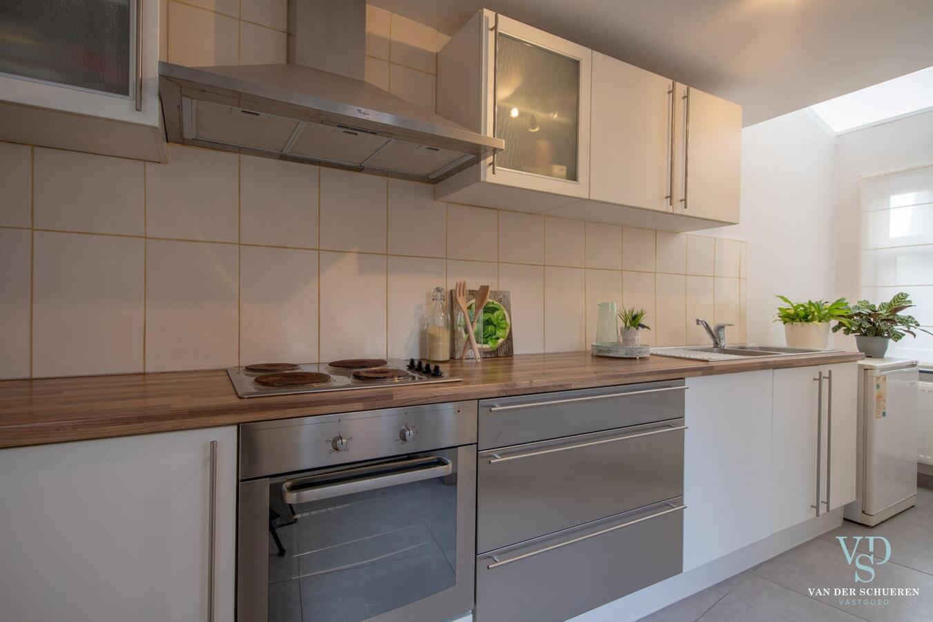 Degelijke, karaktervolle woning met tuintje. UNIEK AANBOD ! 