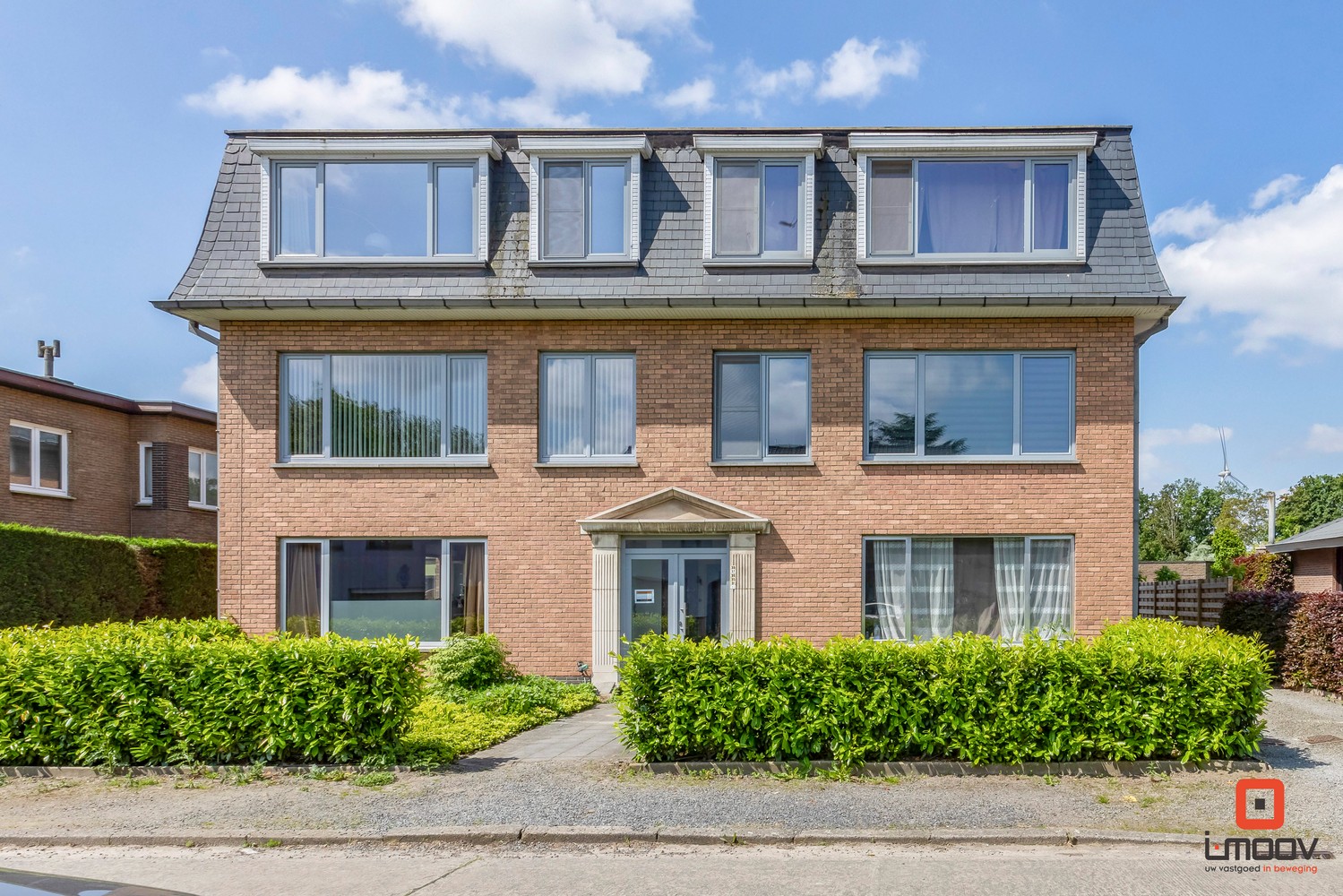 Ruim twee-slaapkamer appartement te Oostakker 