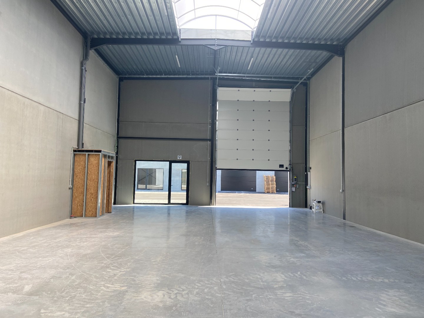 Te huur  – KMO-unit / Magazijn in Sint-Eloois-Vijve 