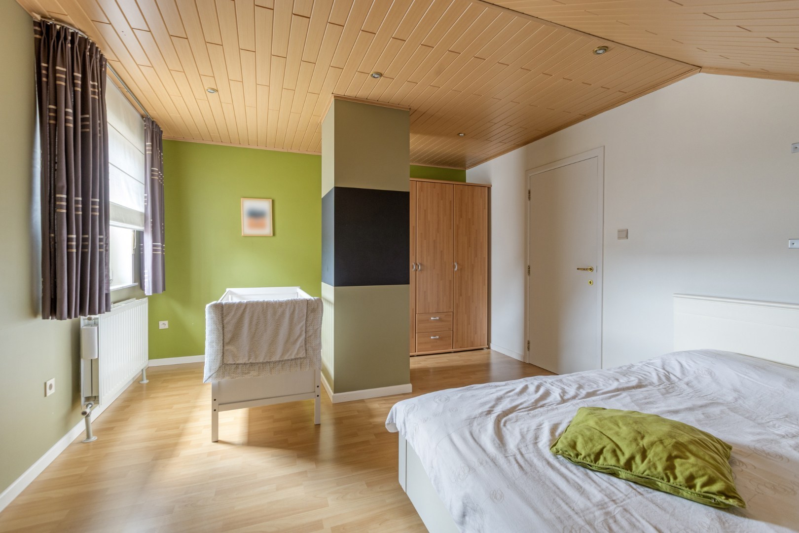 Ruime, energiezuinige gezinswoning met 4 slpk. en verwarmd zwembad in Leopoldsburg 