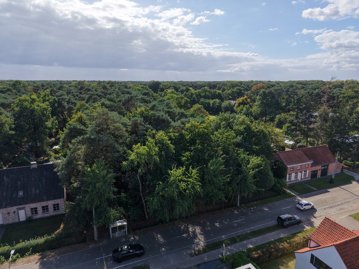 Ruim perceel bouwgrond van 2.709 m² met ideale zuidoriëntatie in Zoersel 