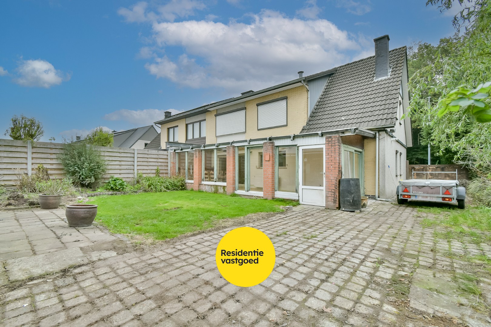 Te renoveren woning langs het Nieuwenhovebos! 