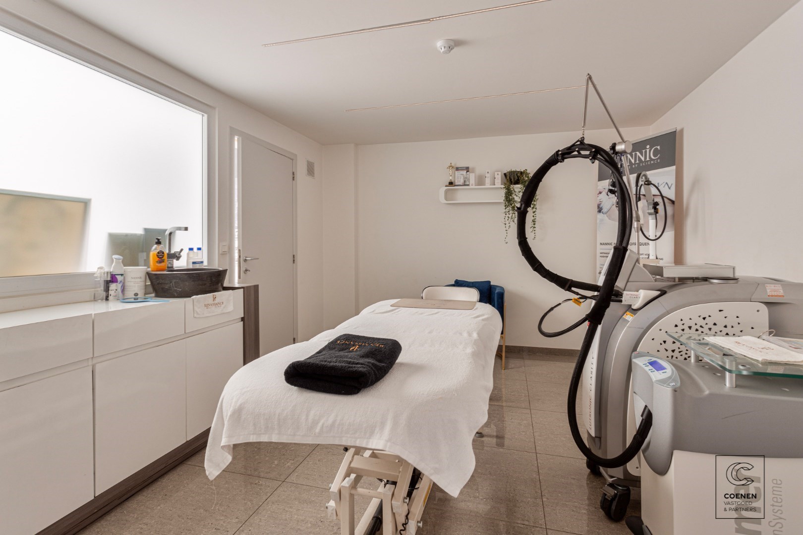 Prachtige handelsruimte met een bruikbare oppervlakte van 355 m² op een SCHITTERENDE locatie te Berchem 