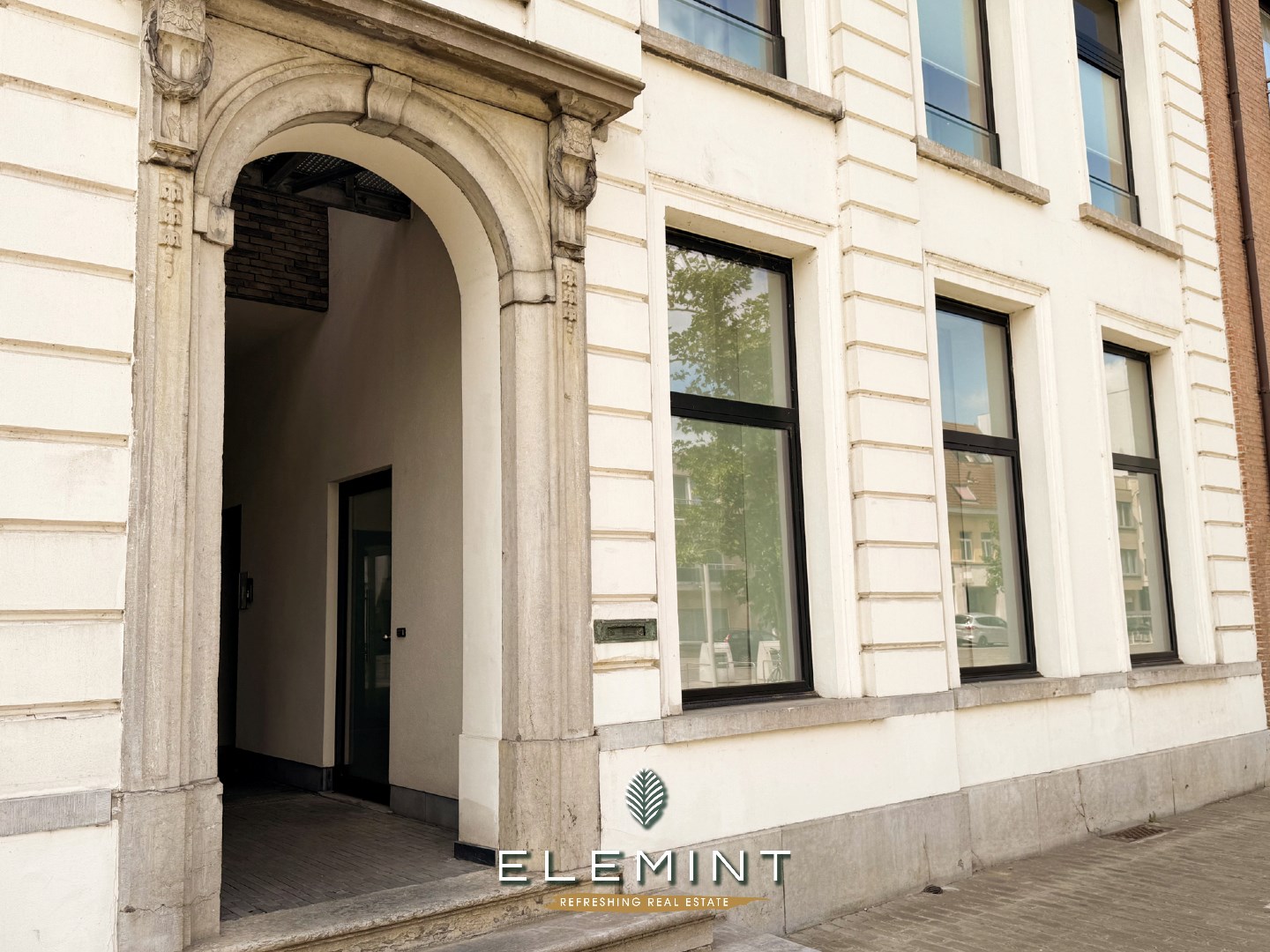 Instapklaar kantoor/kabinet op topligging in hartje Deinze 