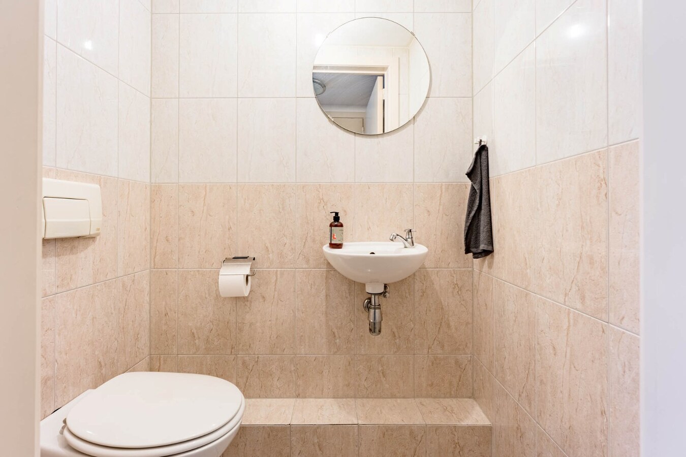 Comfortabel appartement op de 2de verdieping van een kleinschalige residentie op een steenworp van de historische markt! 