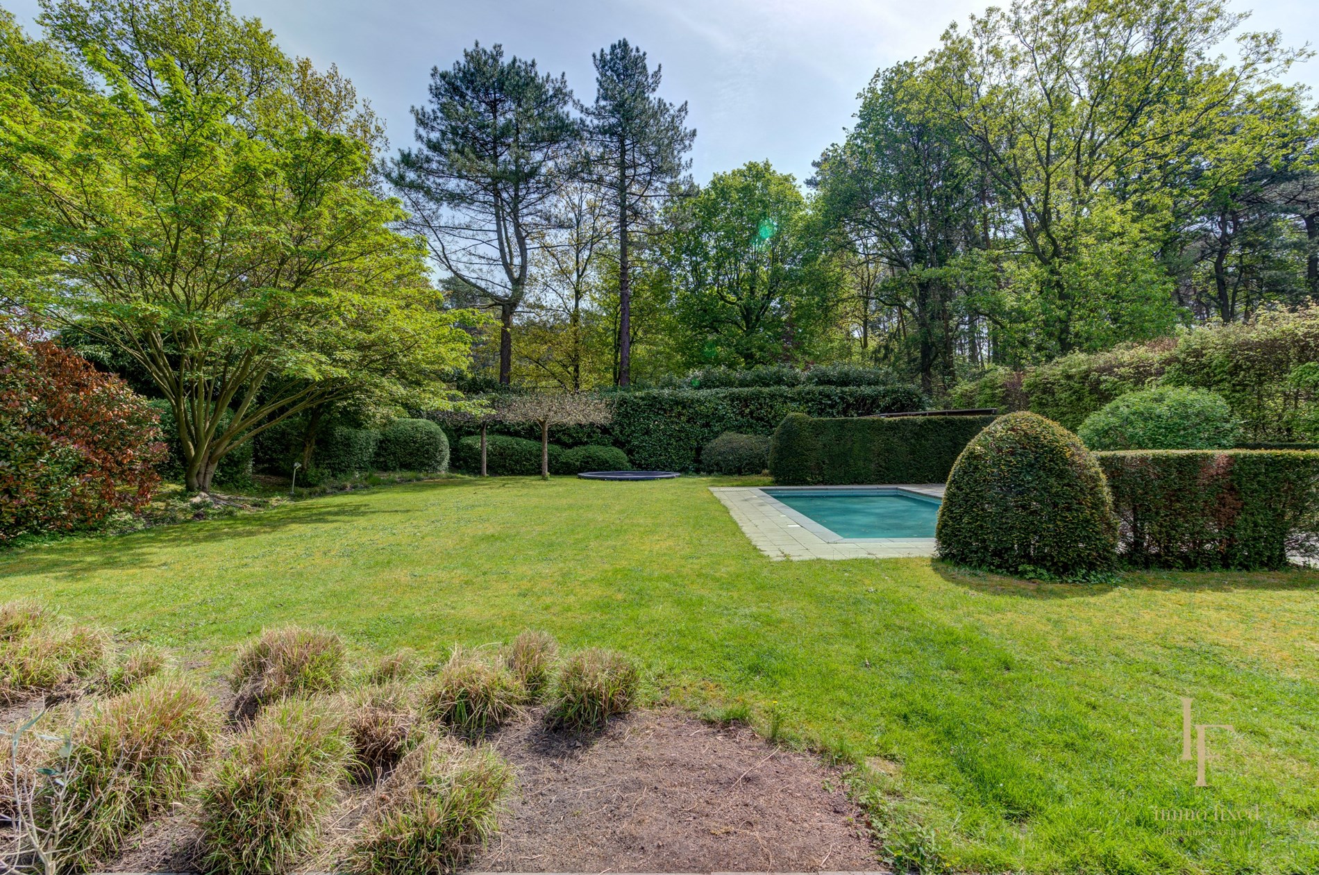 Moderne villa met 7 slaapkamers te Zoersel. 