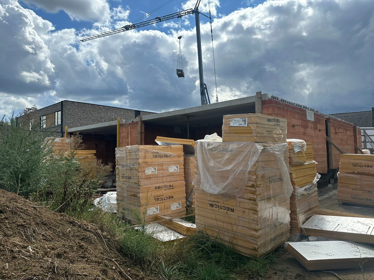 Luxueuze nieuwbouw woning op perceel van 9a59ca (extra 19a25ca of 37a15ca mogelijk ! ) 