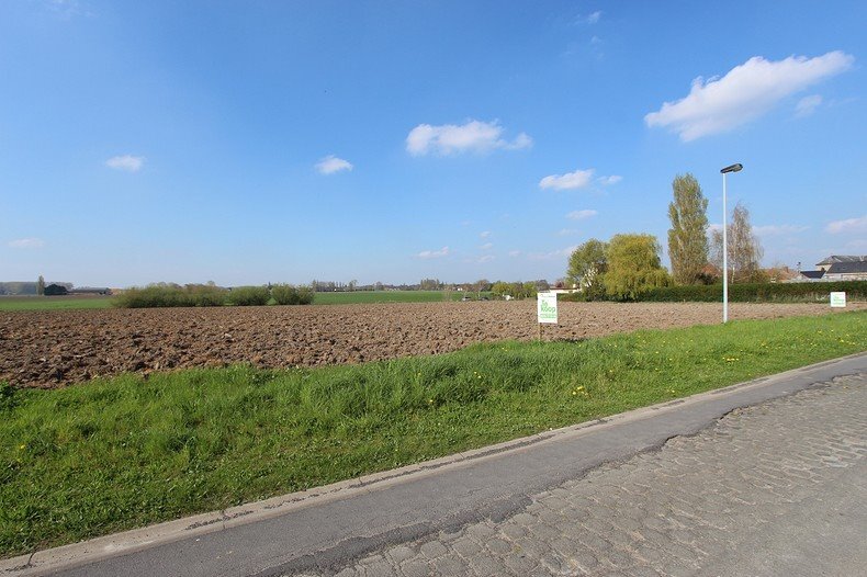 Perceel bouwgrond voor open bebouwing te Koekelare 
