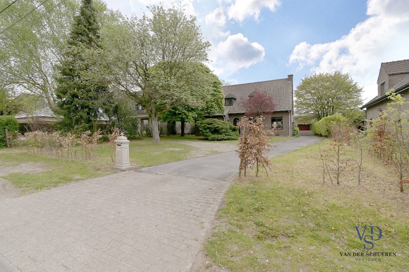 Degelijk, ruime villa. 