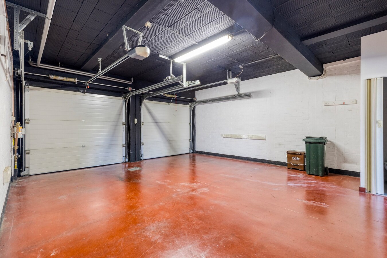 Grote gezinswoning met talrijke mogelijkheden en 4 garageboxen 
