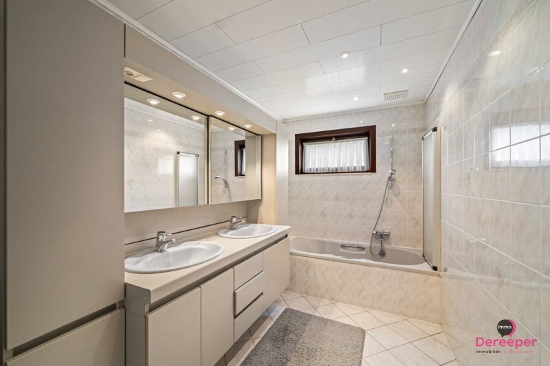 Charmante alleenstaande bungalow met zuidgerichte tuin op ruim perceel in Snaaskerke 