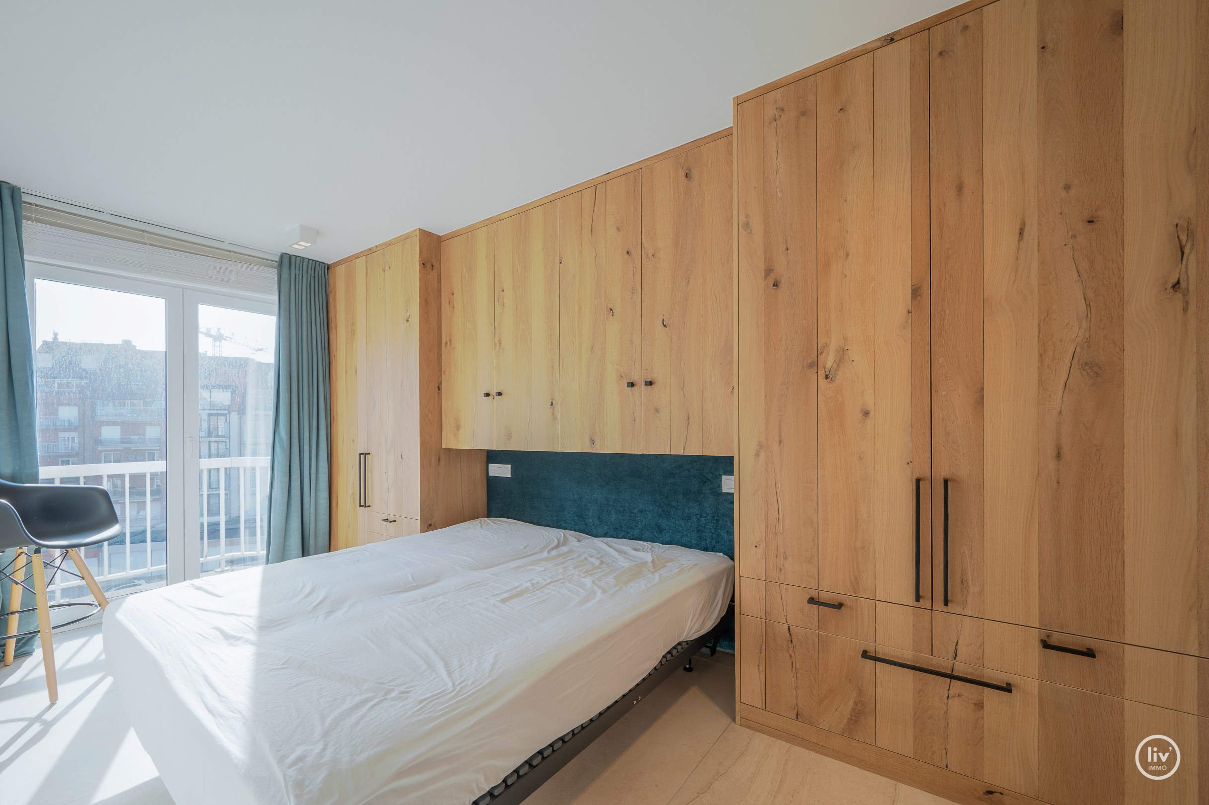 Bel appartement rénové avec vue sur la place Rubens et la mer 