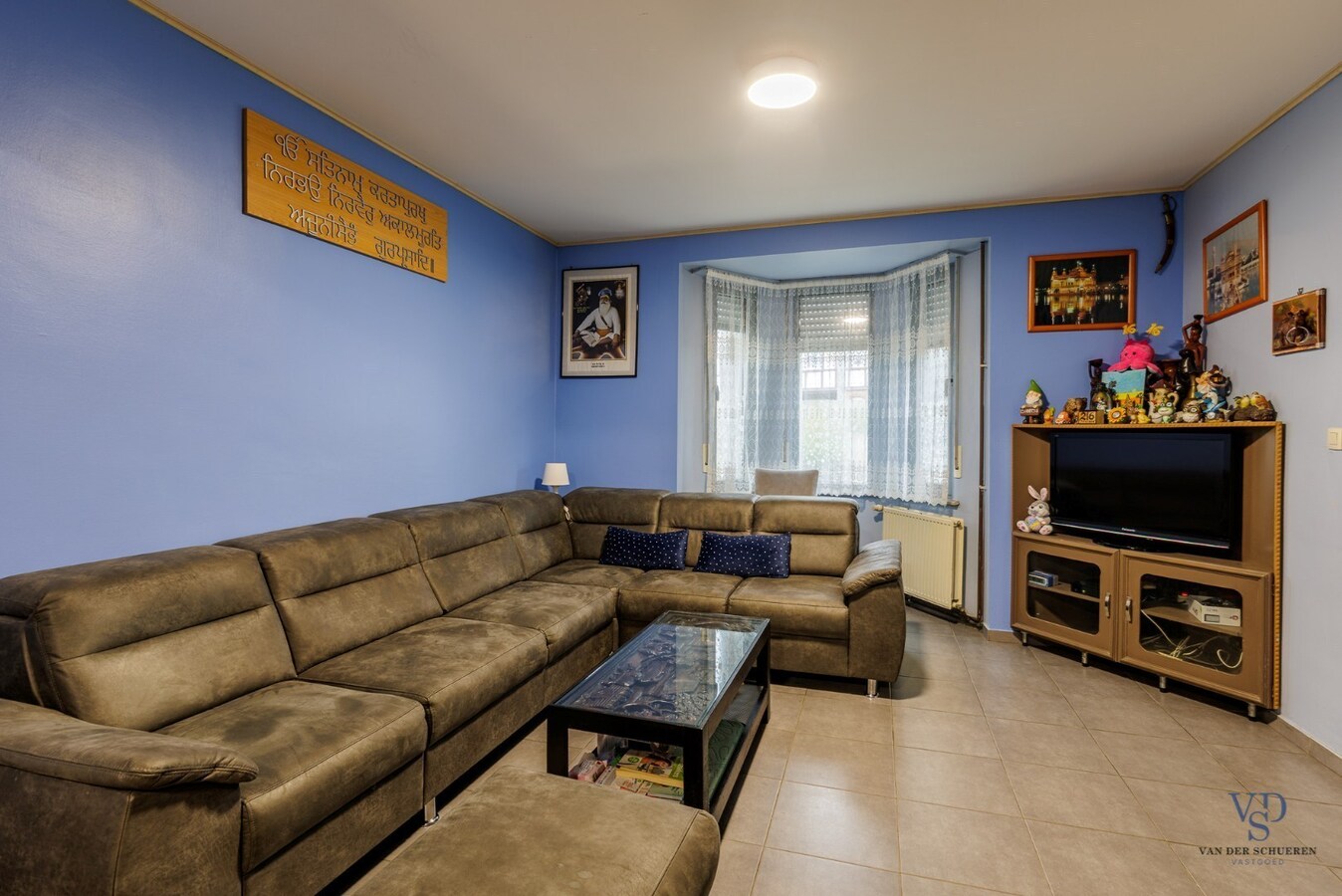 Woning met tuin én 2 staanplaatsen én car-port. 