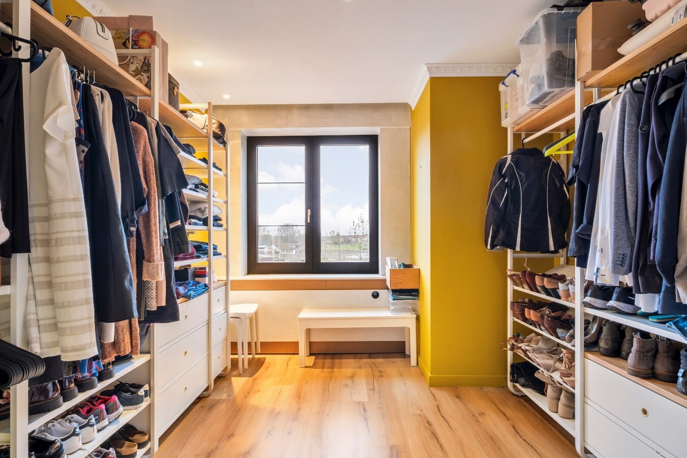 Uniek &amp; Instapklaar handelspand met woonst in Heule te koop ! 