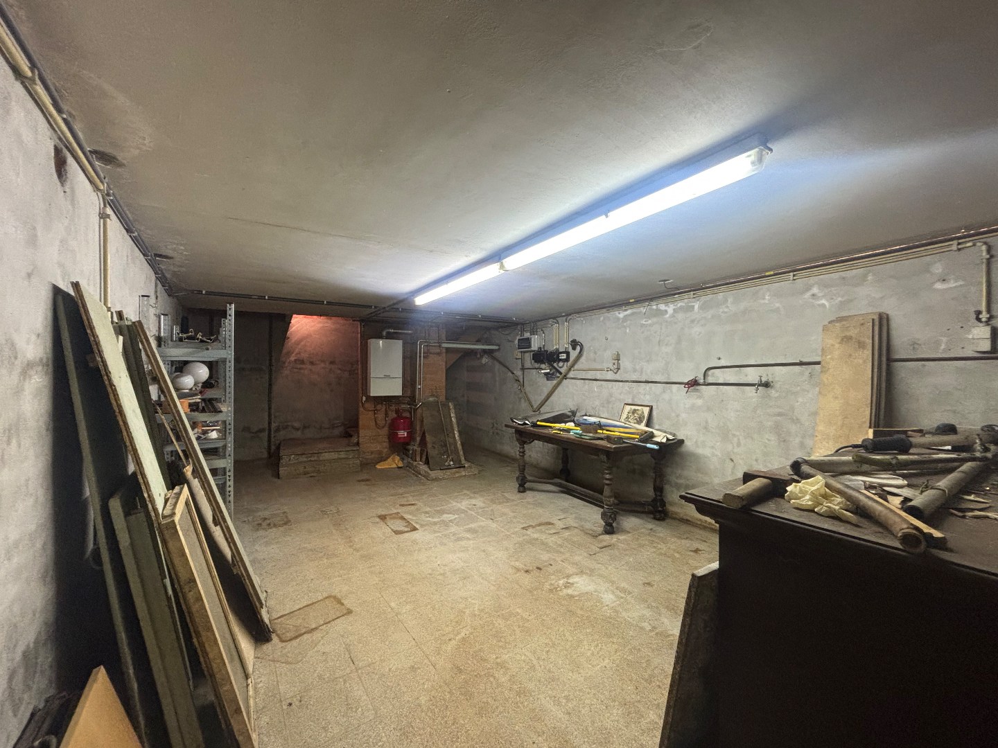 Gelijkvloerse woning met 2 slpk., garage en carport nabij centrum Mol 