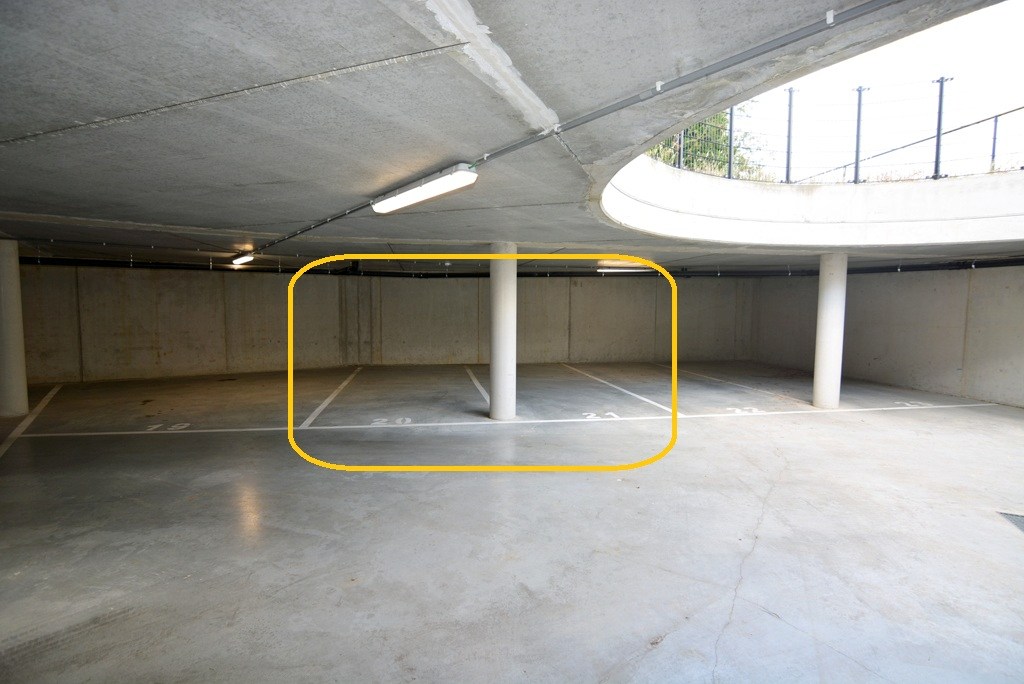 Gelijkvloers nieuwbouwappartement 124 m² met 2 slpk, tuintje en 2 autostandplaatsen. 