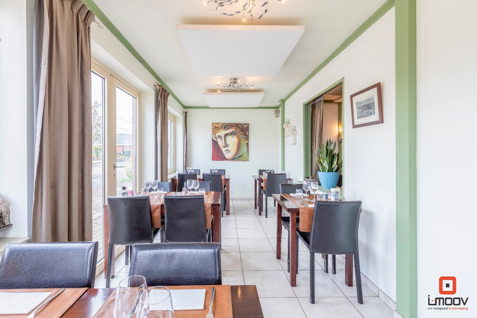 Te koop- Gebruiksklaar restaurant met terras en appartement in hartje Hijfte (Lochristi) 