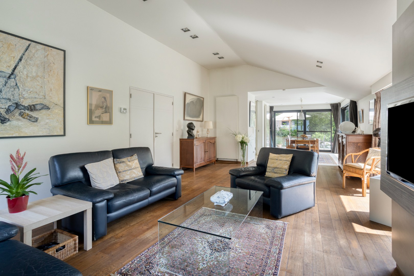 Ruime split-level gezinswoning op een prachtig perceel van 1.238 m² in de gegeerde wijk Elshout te Schoten 