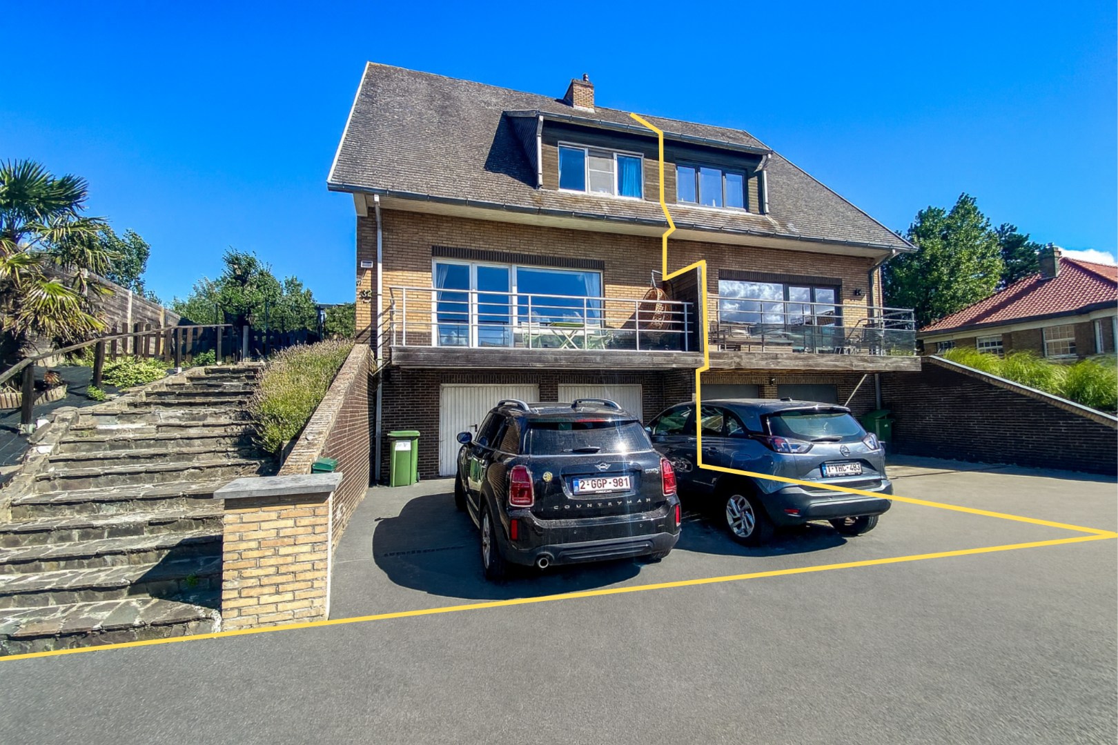 Ruime koppelvilla met 4 slaapkamers en dubbele garage te koksijde-Bad op amper 700m van het strand. 