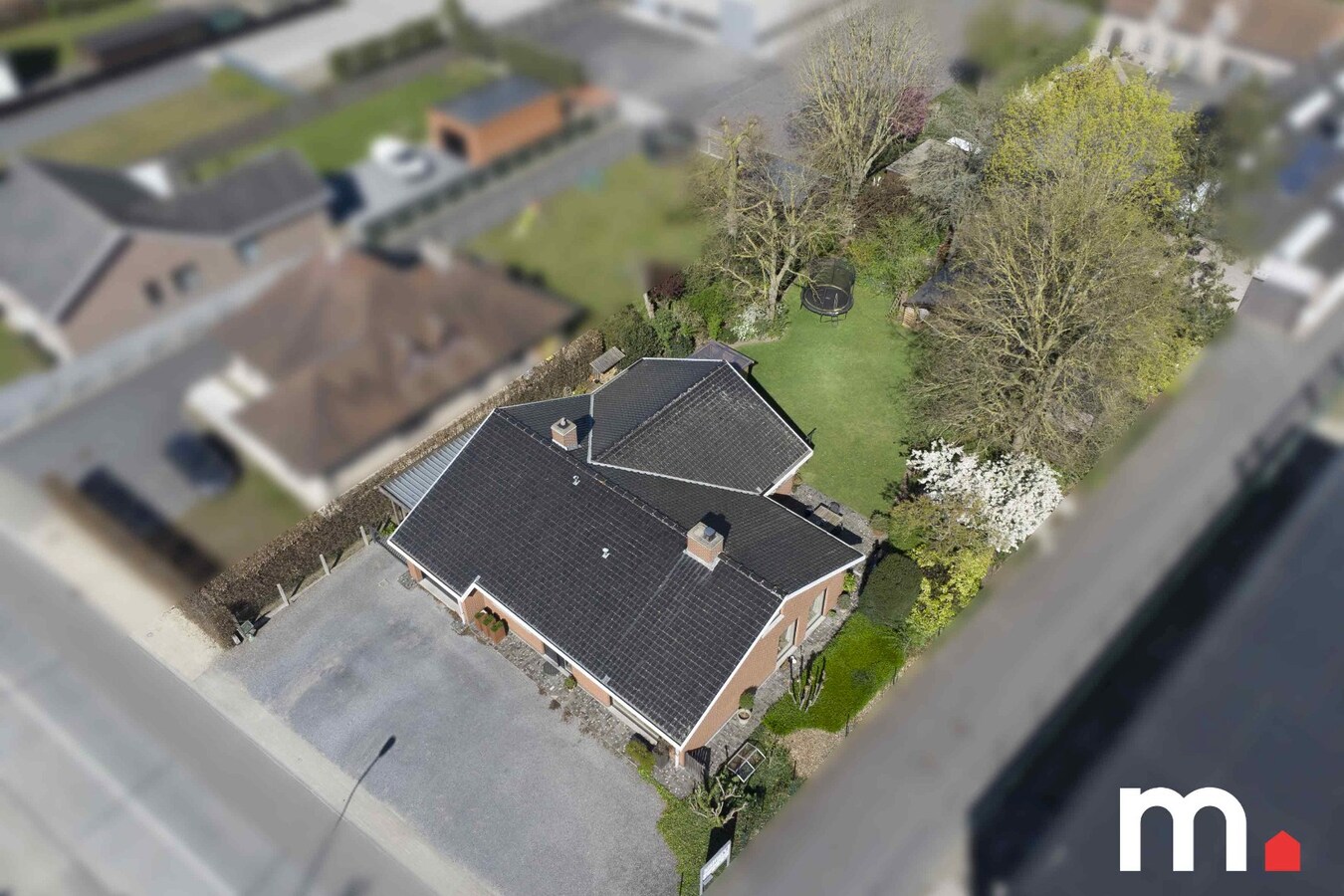 Mooie en welgelegen bungalow in centrum Oostrozebeke ! EPC B ! 