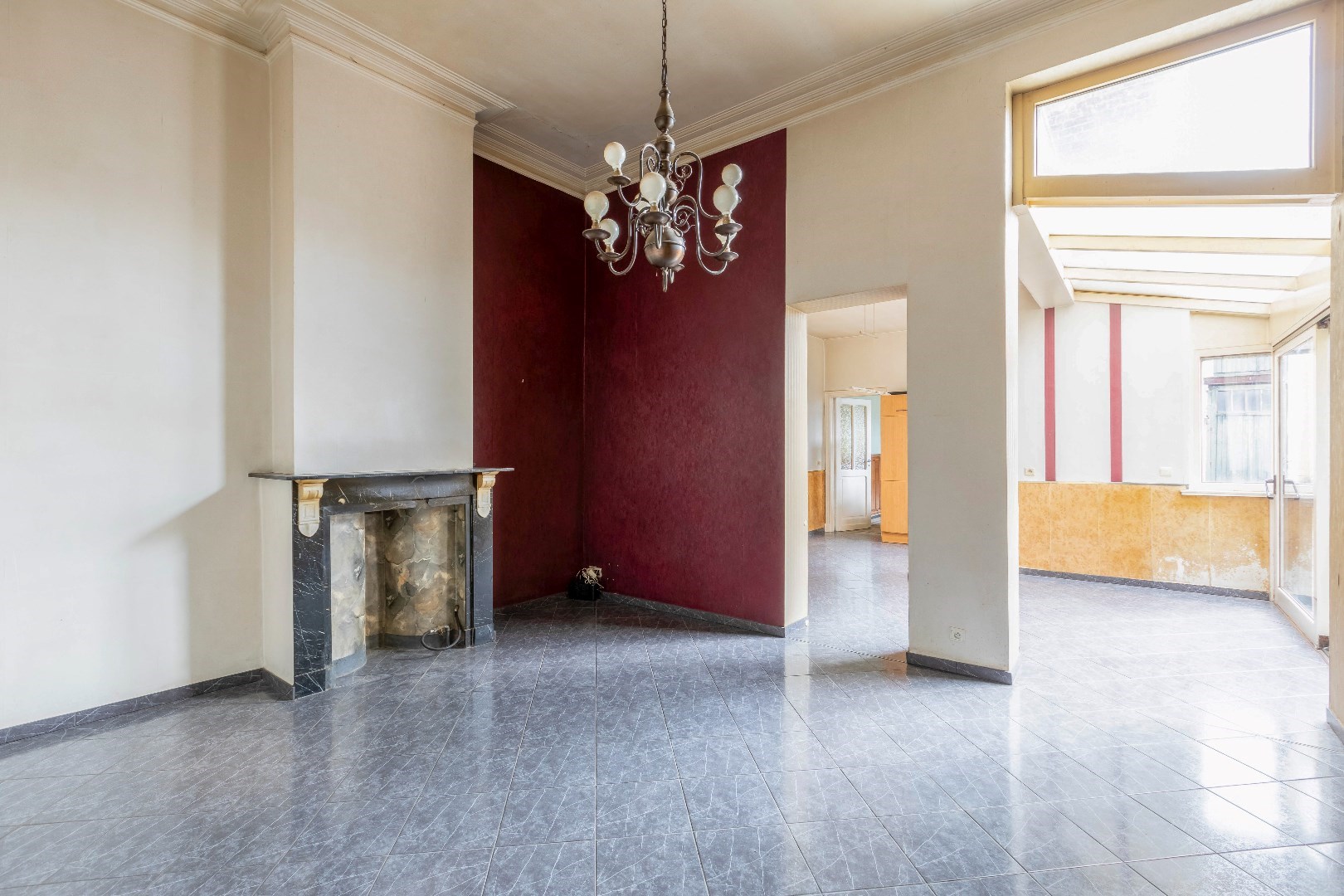 “Te renoveren (erfgoedlening) herenhuis met zelfst. beroepsmogelijkheden. 