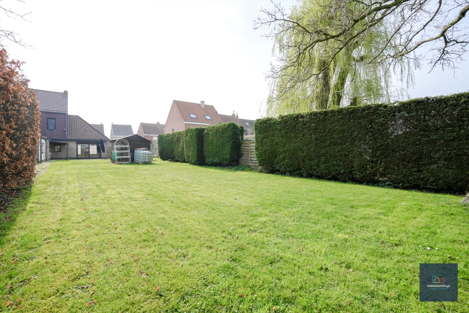 Ruime  halfopen bebouwing  met  zonnige tuin, terras en garage in Waarschoot 