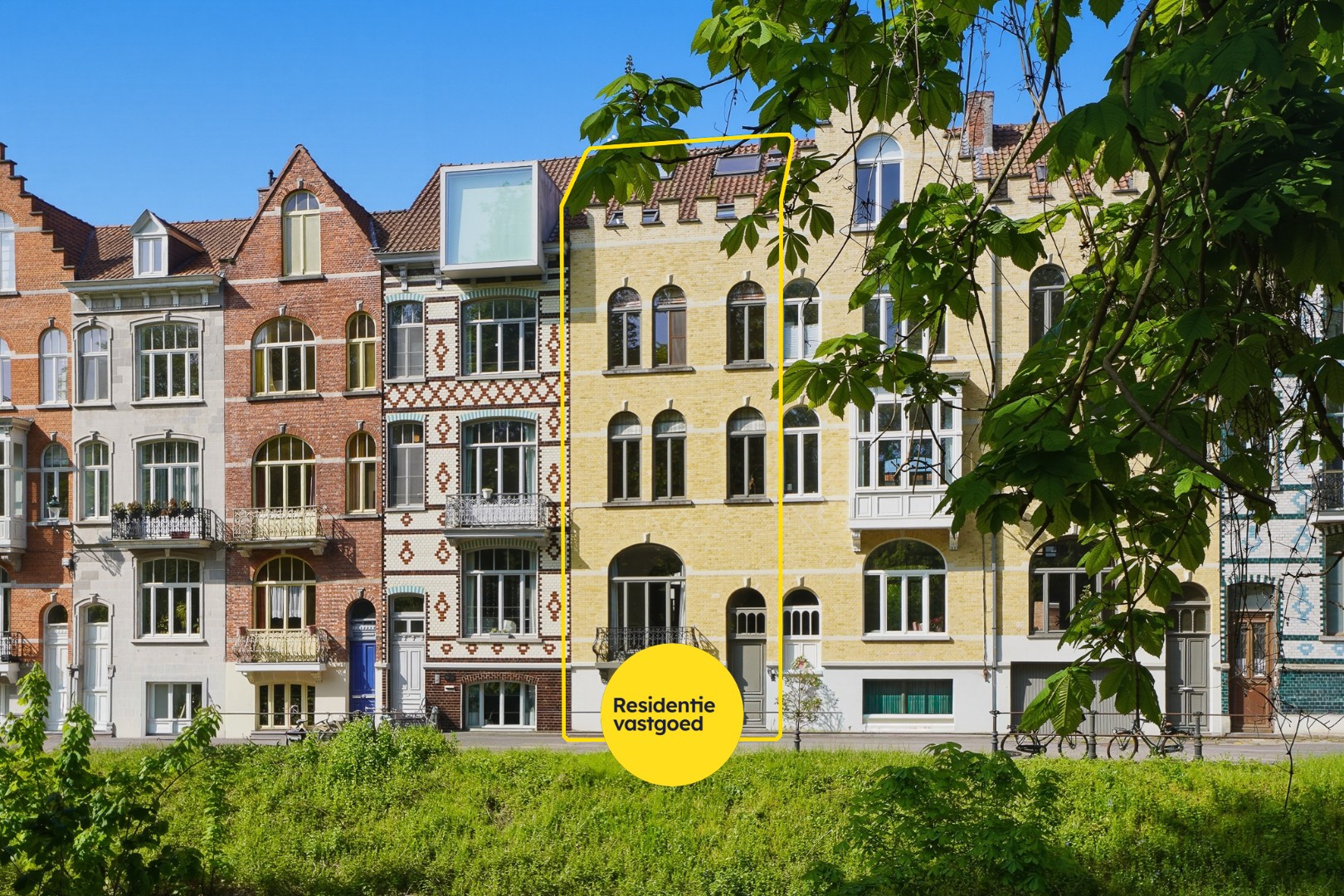 Exclusief gerenoveerd burgerhuis met zonnige stadstuin! 