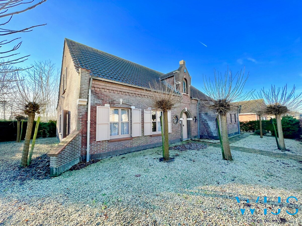 Zeer ruim instapklaar woonhuis ! 