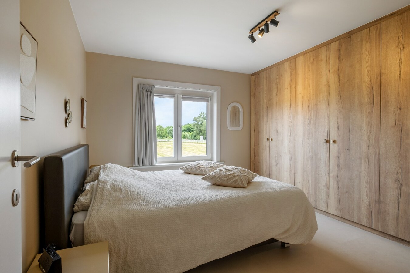 Fantastische instapklare woning met grote tuin te Heule ! 