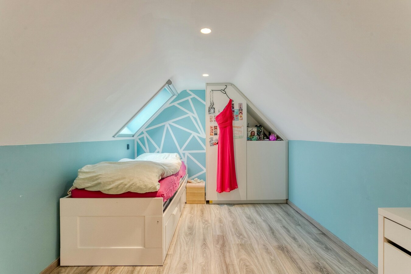 Rustig gelegen gezinswoning met zicht op natuurgebied, tuin en garage voor 2 wagens. 