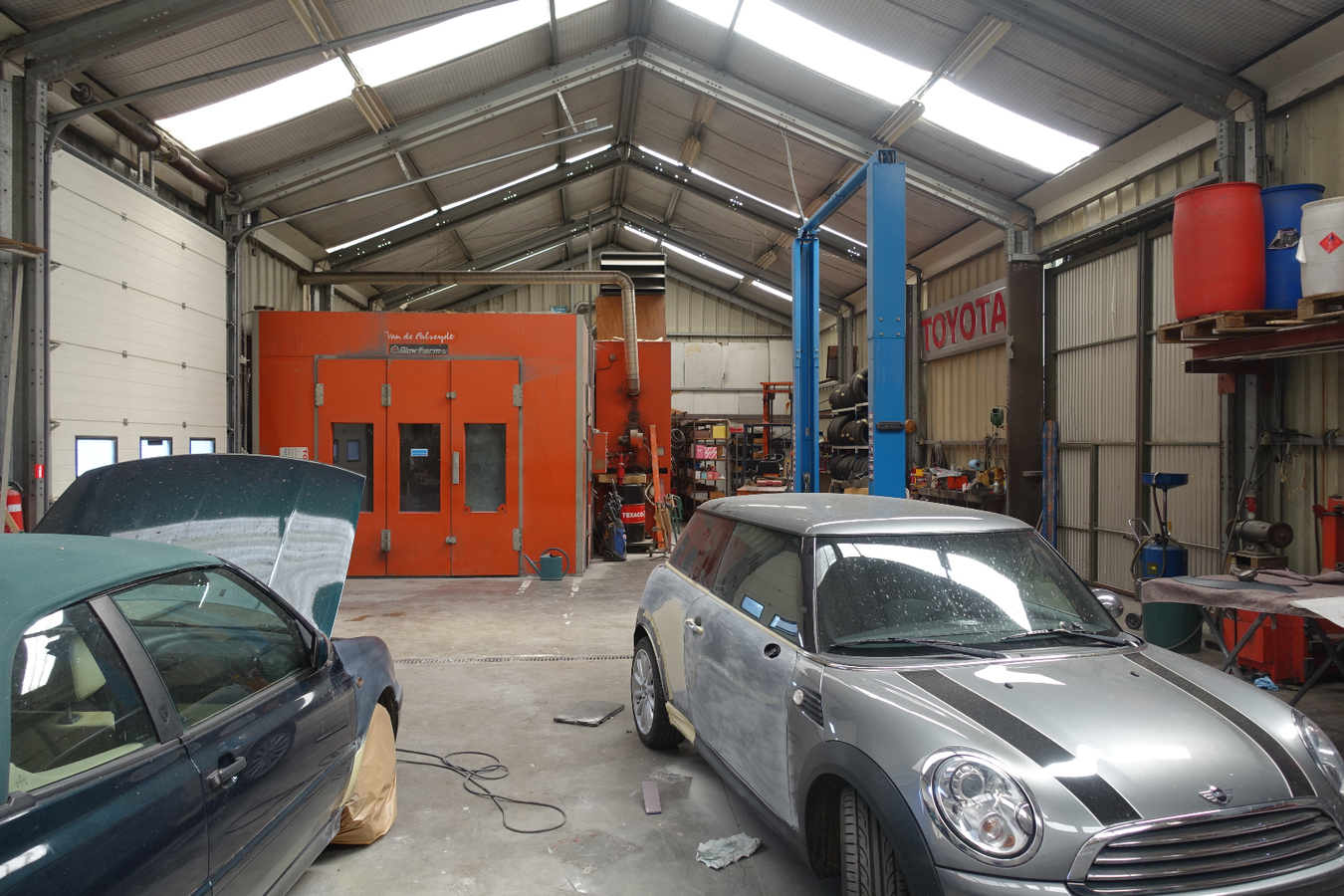 Unieke vastgoedaanbieding aan op- en afrit E40 Jabbeke 