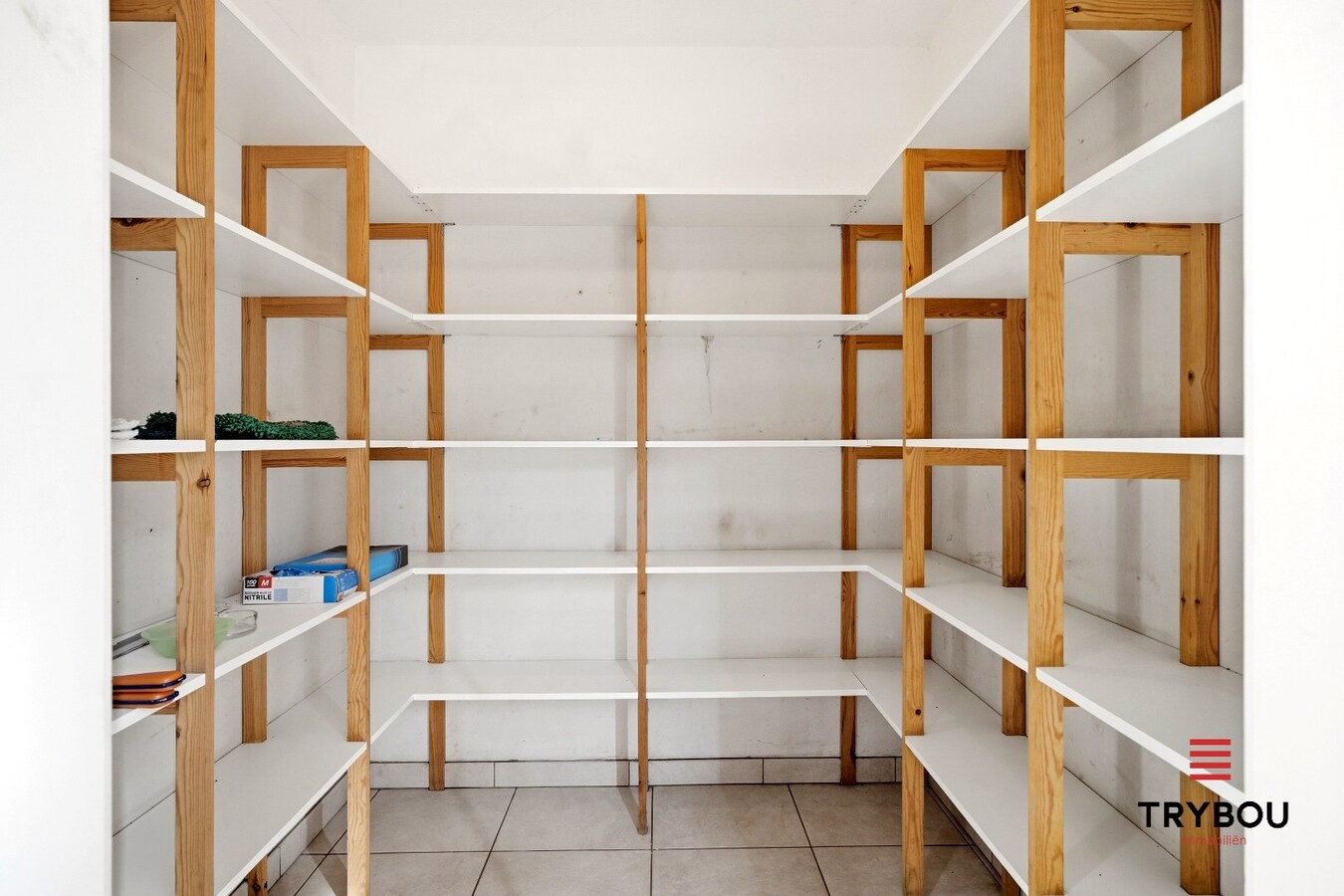 Ruime halfopen woning met 5 slaapkamers te koop in Werken met garage en ruime tuin! 