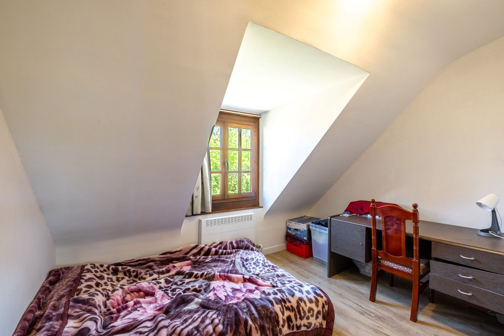 Karaktervolle villa met royale volumes op perceel van 1100m2 nabij de E40 