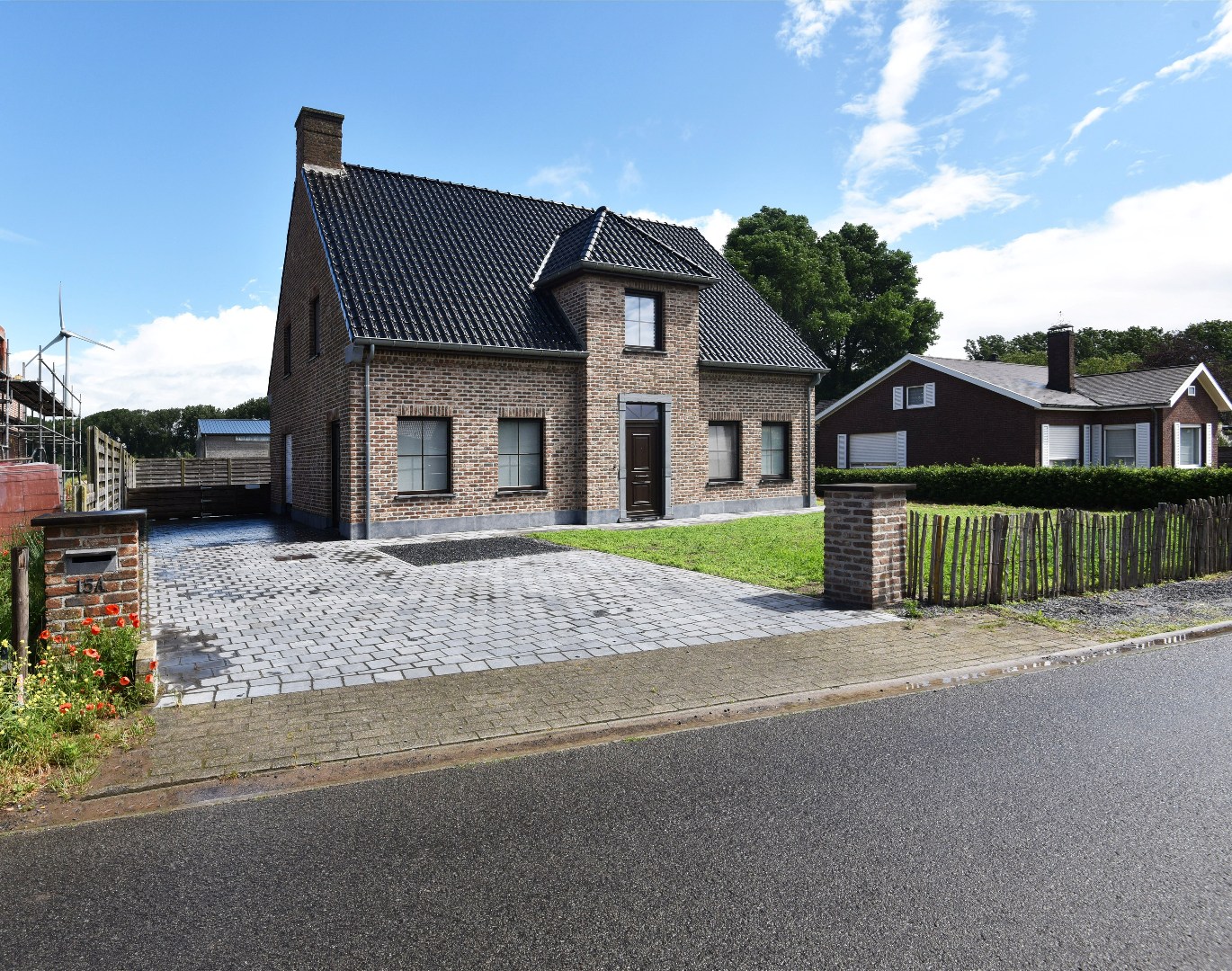 Ruime open bebouwing met 5 slaapkamers te Adegem 