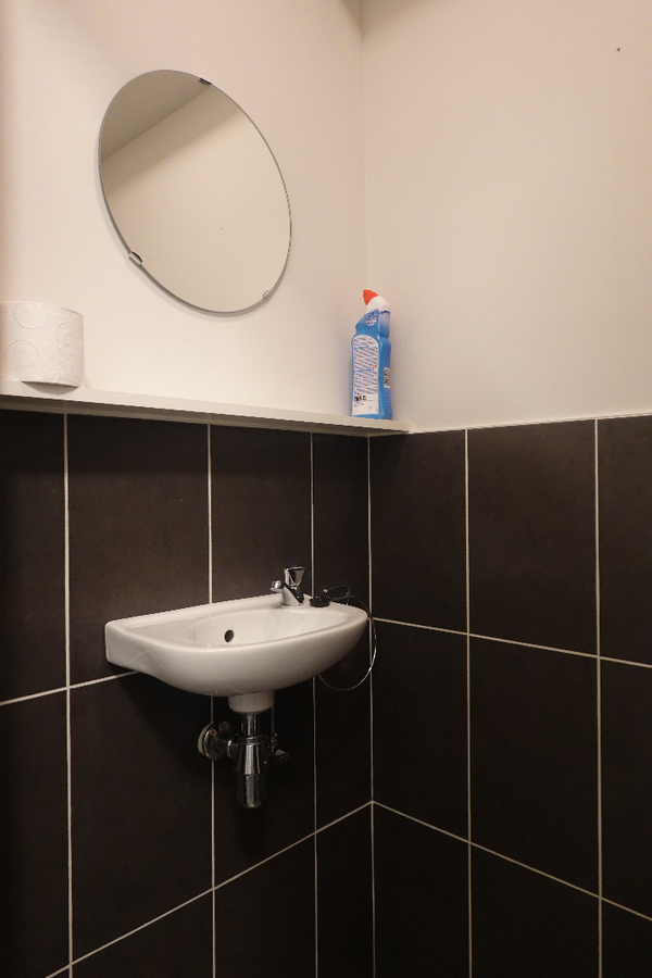 Appartement met autostaanplaats, fietsenberging en terras 