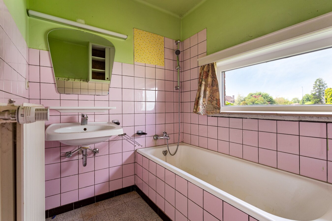 Te renoveren gezinswoning in prachtige villawijk in Mullem 