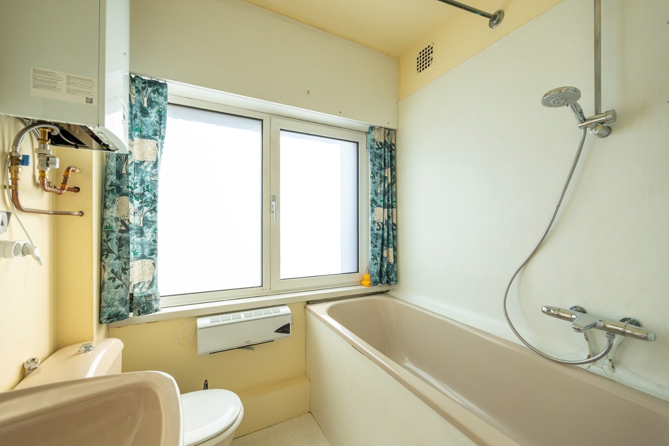 Ruime half-open bebouwing met 5 slaapkamers op toplocatie 