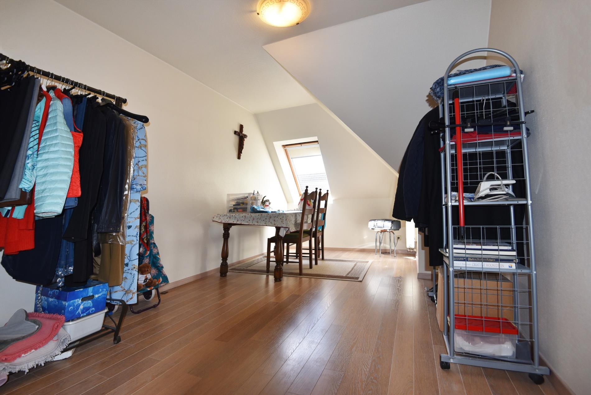 Recente gezinswoning met 3 slaapkamers, rustig gelegen te Adegem. 