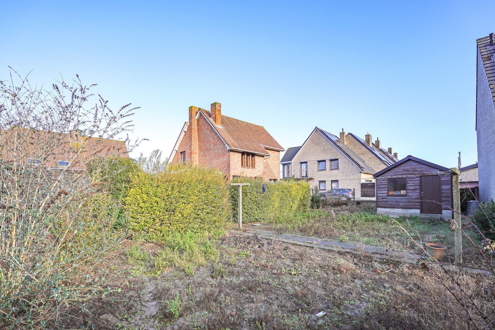 Te renoveren alleenstaande woning met 3 slaapkamers. 