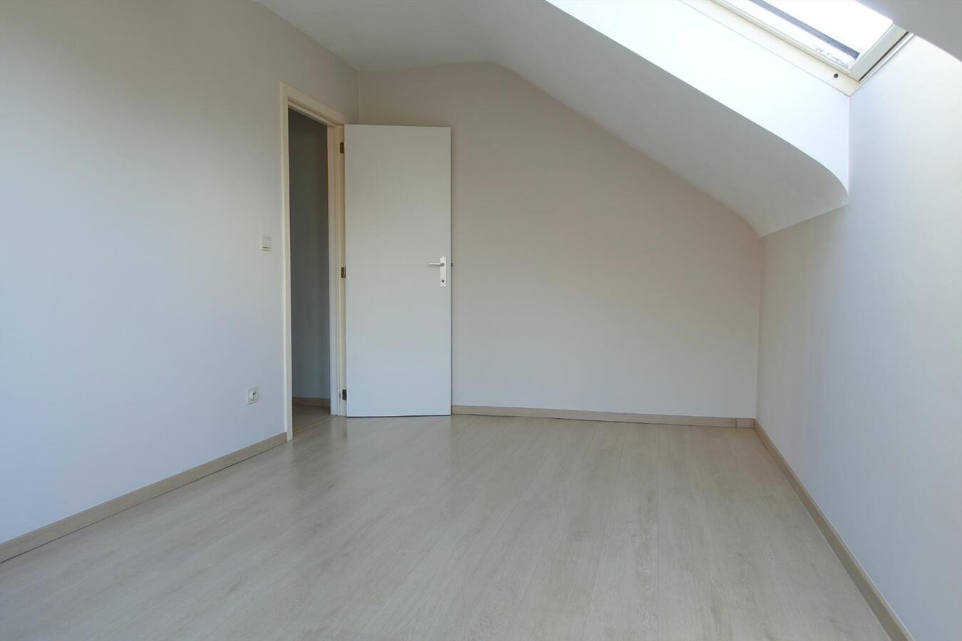 Gezellige half-open woning met zonnige tuin 