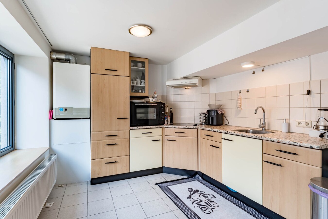 Comfortabel appartement op de 2de verdieping van een kleinschalige residentie op een steenworp van de historische markt! 