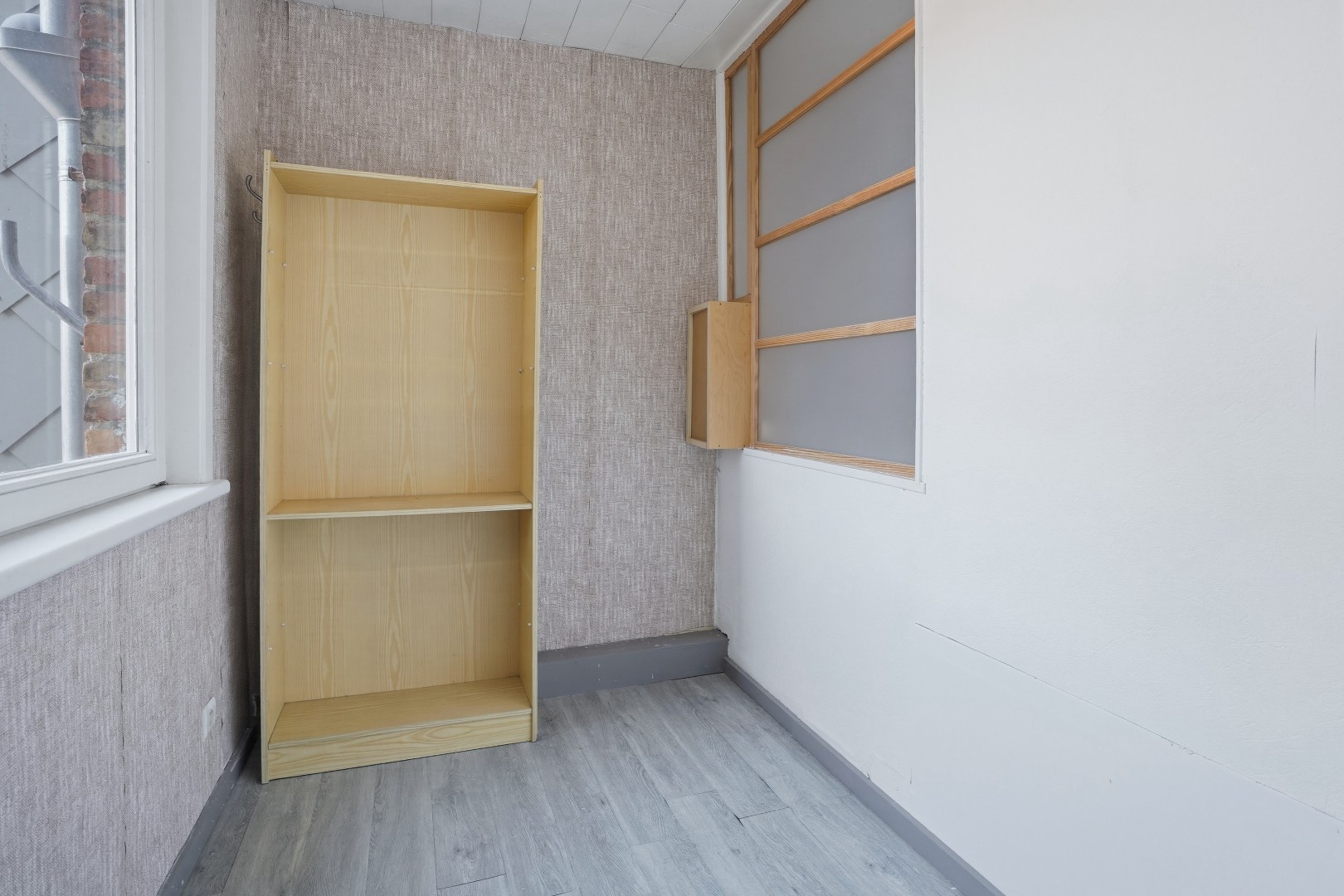 Goed gelegen gebouw op 117m² te De Panne bestaande uit een handelsruimte en woonst. 