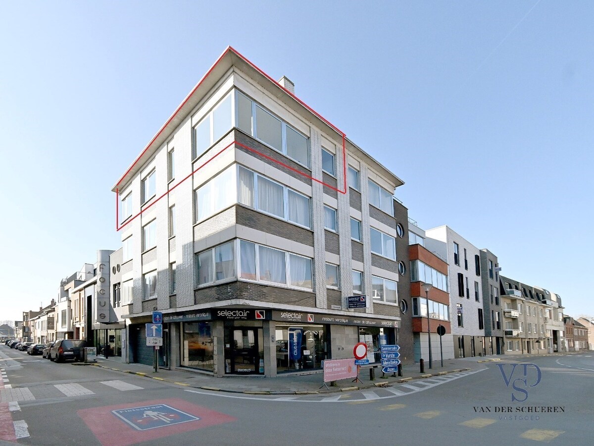 Lichtrijk appartement centrum Gavere. 