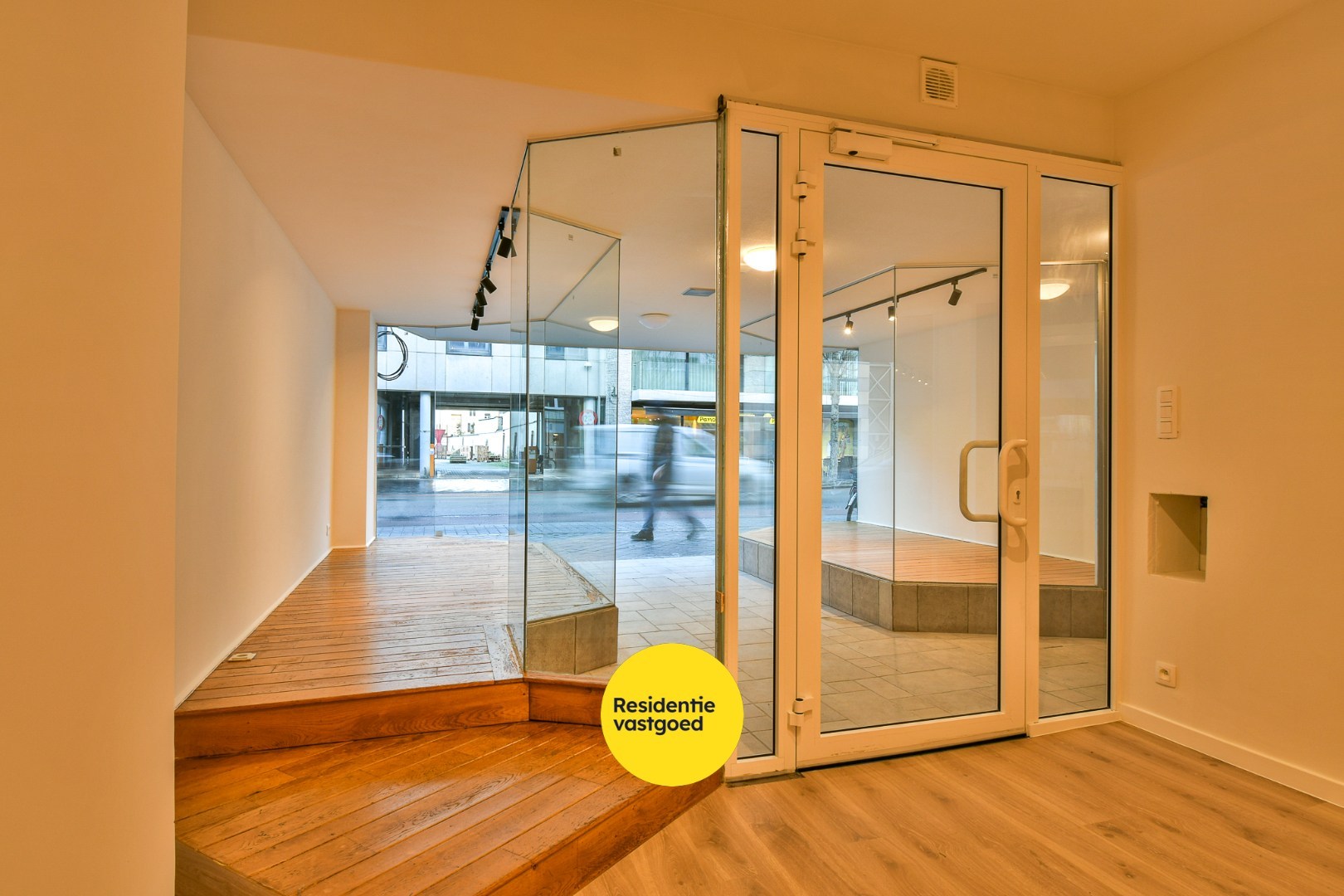 Gelijkvloerse handelsruimte op toplocatie te Oostende 