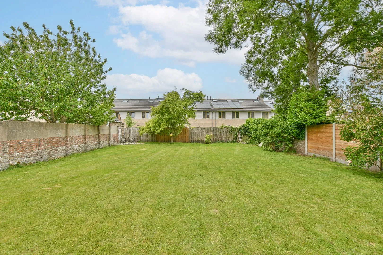  Instapklare woning met polyvalente ruimte, 3 slaapkamers en zonnige tuin in hartje Oudenburg 