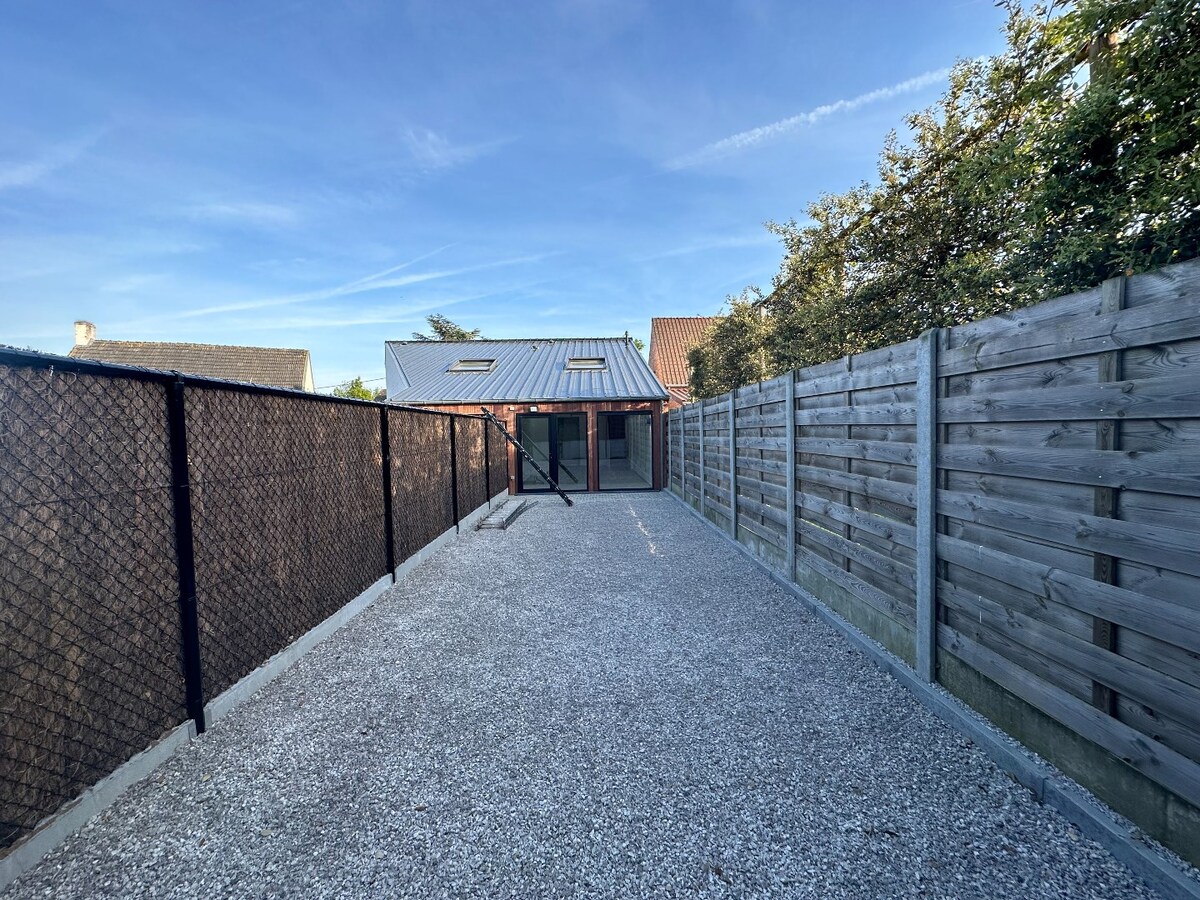 Volledig vernieuwde woning met 2 slaapkamers 