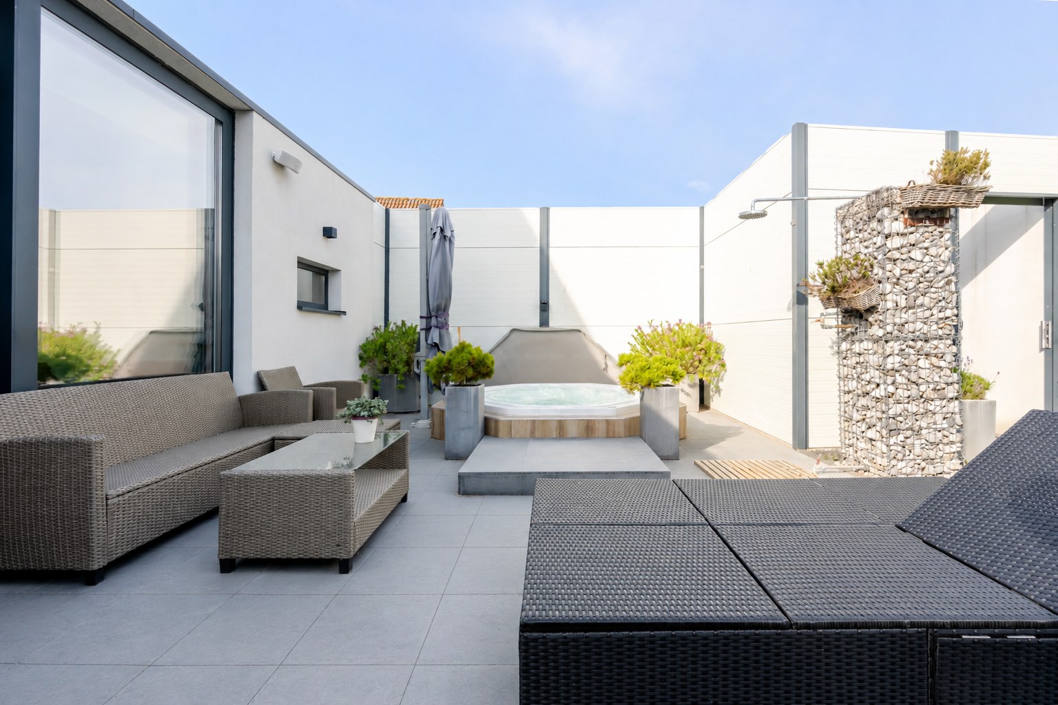 Energiezuinige villa met exclusieve wellness en polyvalent bijgebouw in Oostende 
