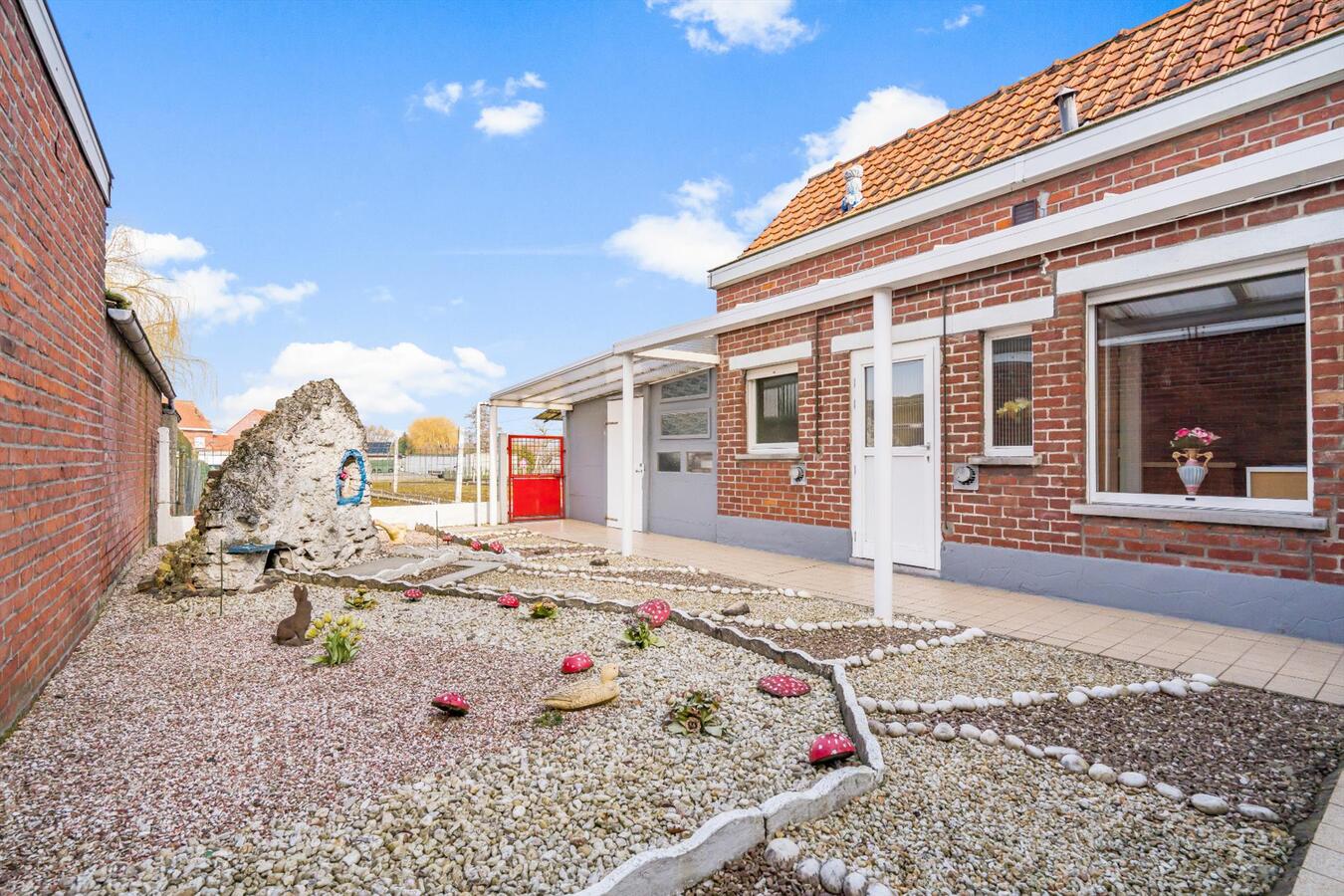 Gunstig gelegen, verrassend ruime rijwoning met grote tuin 