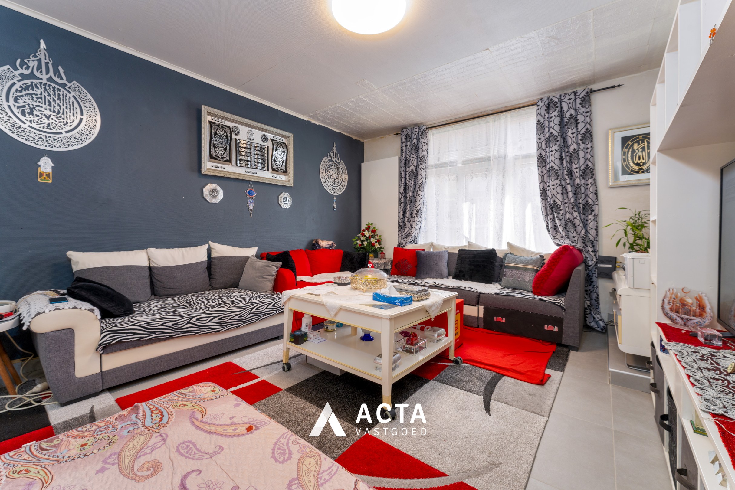 Ruime te renoveren stadswoning met 5 slaapkamers en tuin 