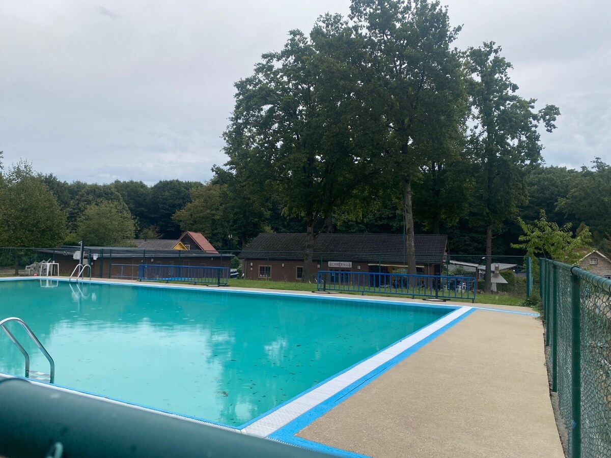 VERLAAGD in PRIJS ! Vrijstaande (vakantie)woning in het bos, Domein Sparrendal Lanklaar. 